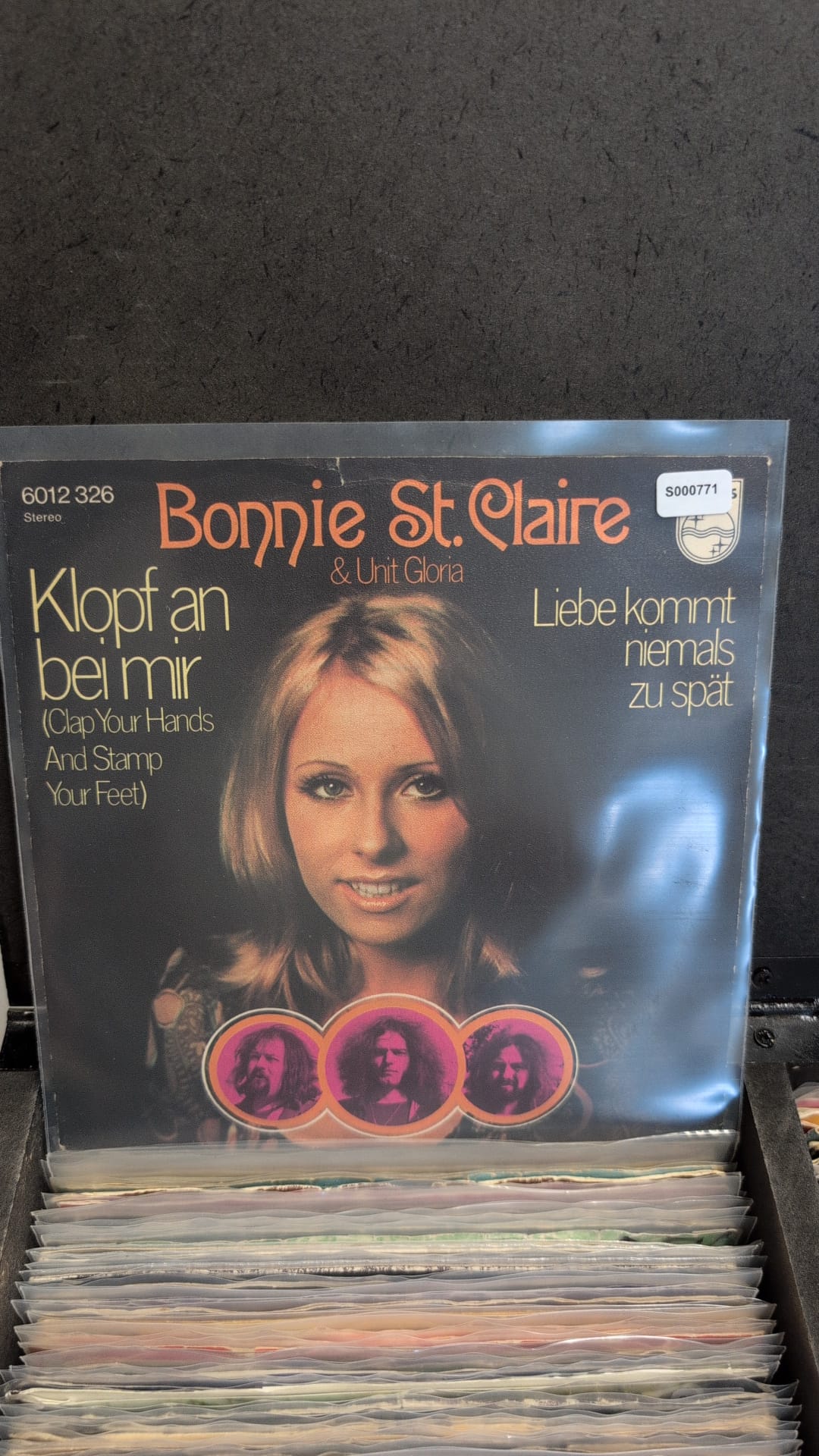 S000771 - Bonnie St. Claire und Unit Gloria - Klopf an bei mir (clap your hands) / Liebe kommt niemals zu spät