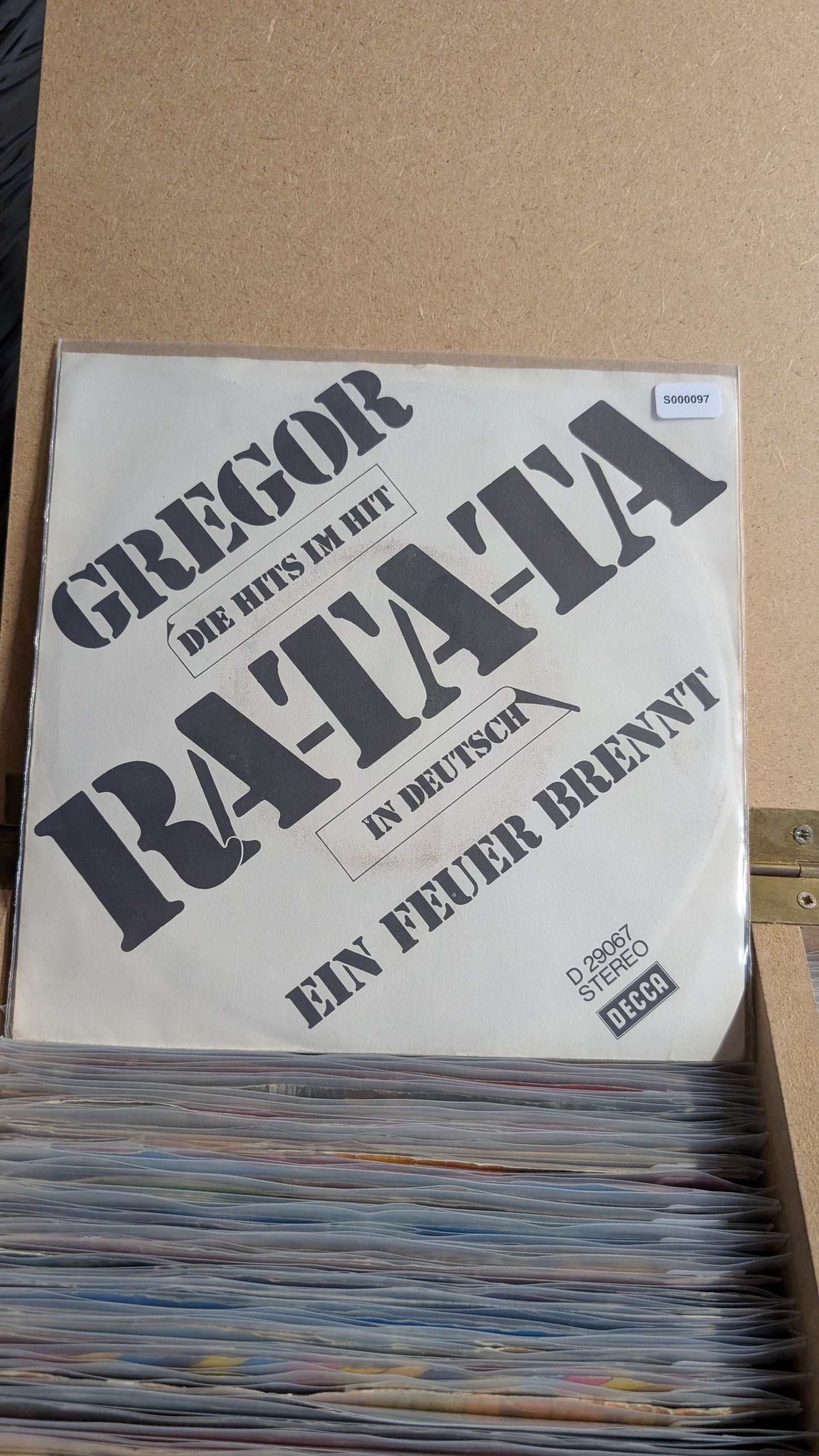 S000097 - Gregor - Ra-ta-ta / Ein feuer brennt