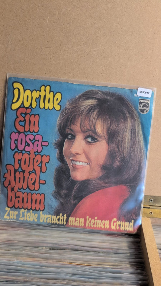 S000017 - Dorthe - Ein rosa-roter Apfelbaum / Zur liebe braucht man keien Grund
