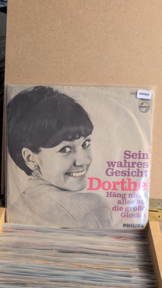 S000025 - Dorthe - Sein wahres Gesicht / Häng nicht alles an die grosse Glocke