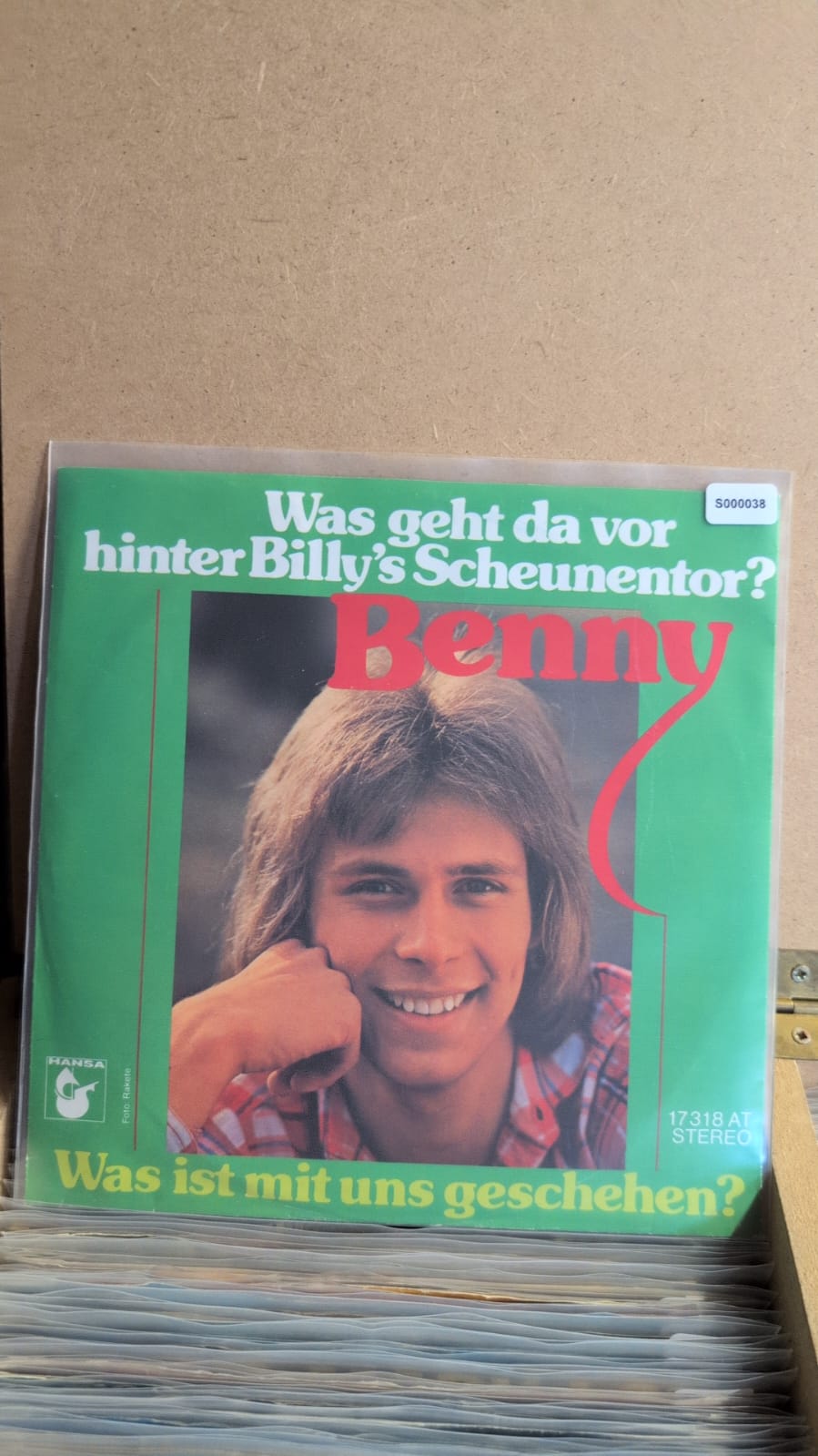 S000038 - Benny - Was geht da vor hinter Billy's Scheunentor? / Was ist mit uns geschehen?