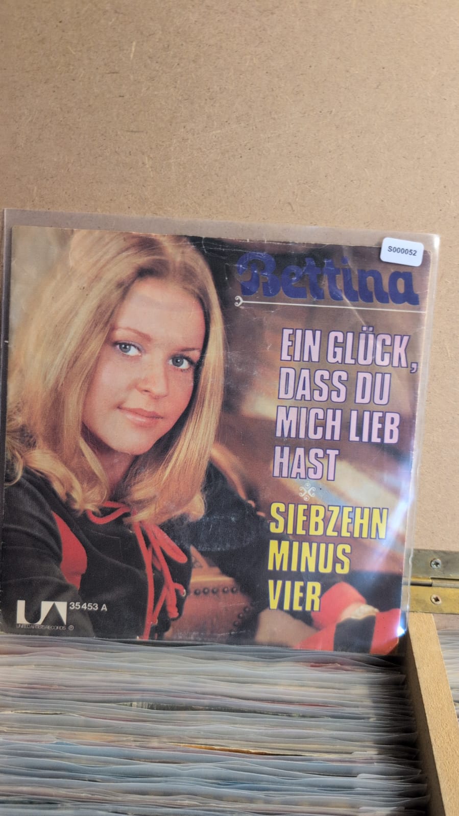 S000052 - Bettina - Ein Glück, dass du mich lieb hast / Siebzehn minus vier