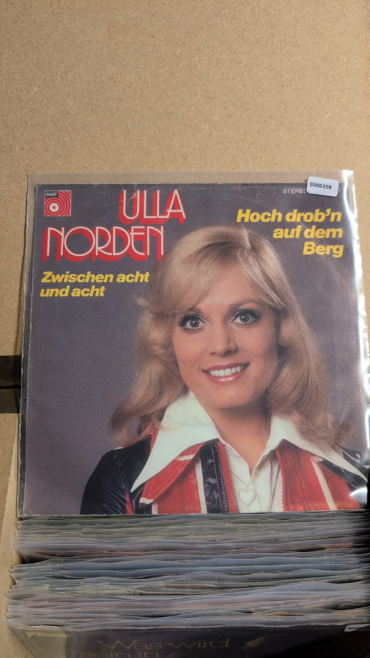 S000258 - Ulla Norden - Hoch drob'n auf dem Berg / Zwischen acht und acht