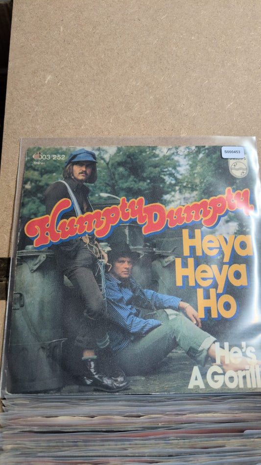 S000453 - Humpty Dumpty - Heya Heya Ho / He's a Gorilla