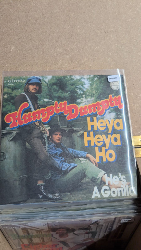 S000515 - Humpty Dumpty - Heya Heya Ho / He's a Gorilla