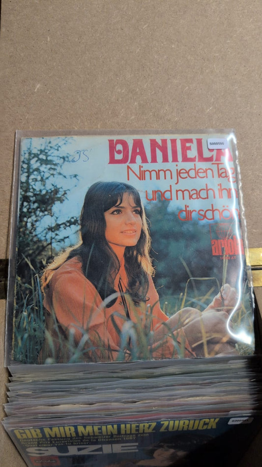 S000500 - Daniela - Warum denn gleich aufs Ganze gehn / Nimm jeden tag und mach ihn dir schön