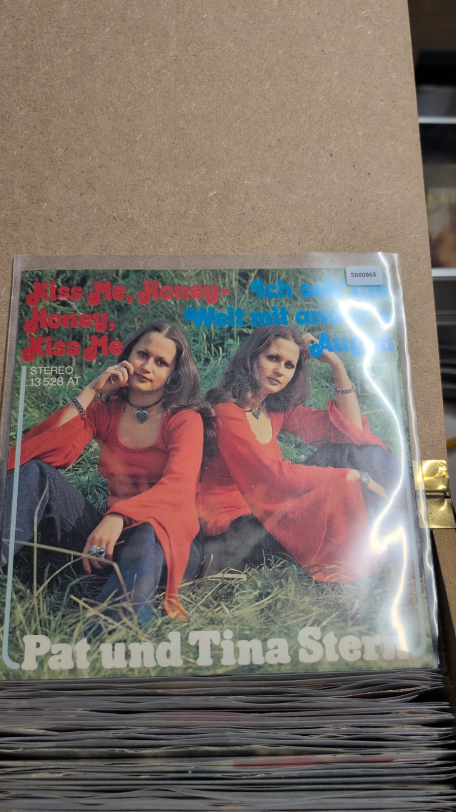 S000665 - Pat und Tina Stern - Kiss me, Honey-honey, Kiss me / Ich seh' die Welt mit ander'n Augen