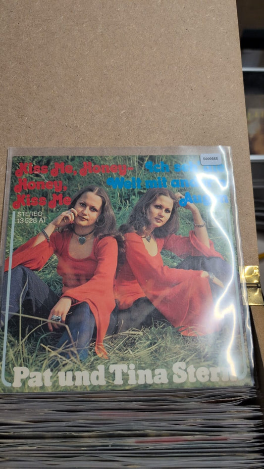 S000665 - Pat und Tina Stern - Kiss me, Honey-honey, Kiss me / Ich seh' die Welt mit ander'n Augen