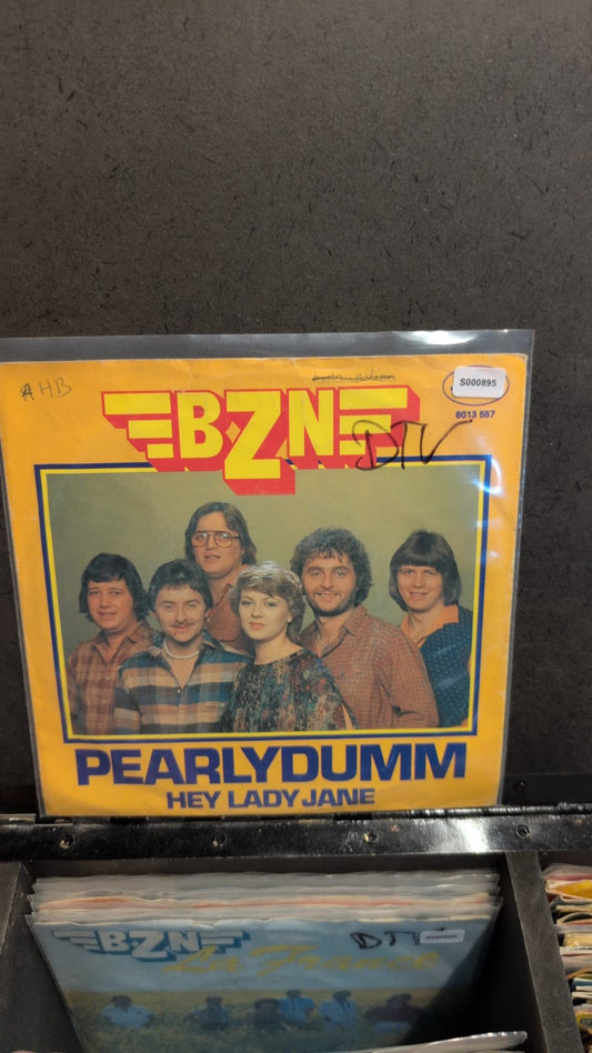 S000895 - BZN - Pearlydumm / Hey Lady Jane