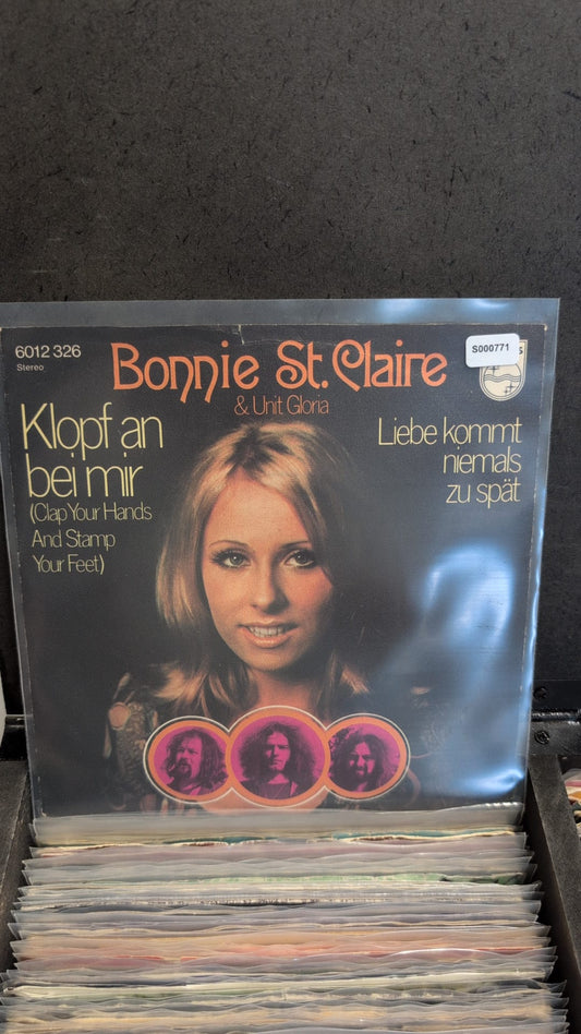 S000771 - Bonnie St. Claire und Unit Gloria - Klopf an bei mir (clap your hands) / Liebe kommt niemals zu spät