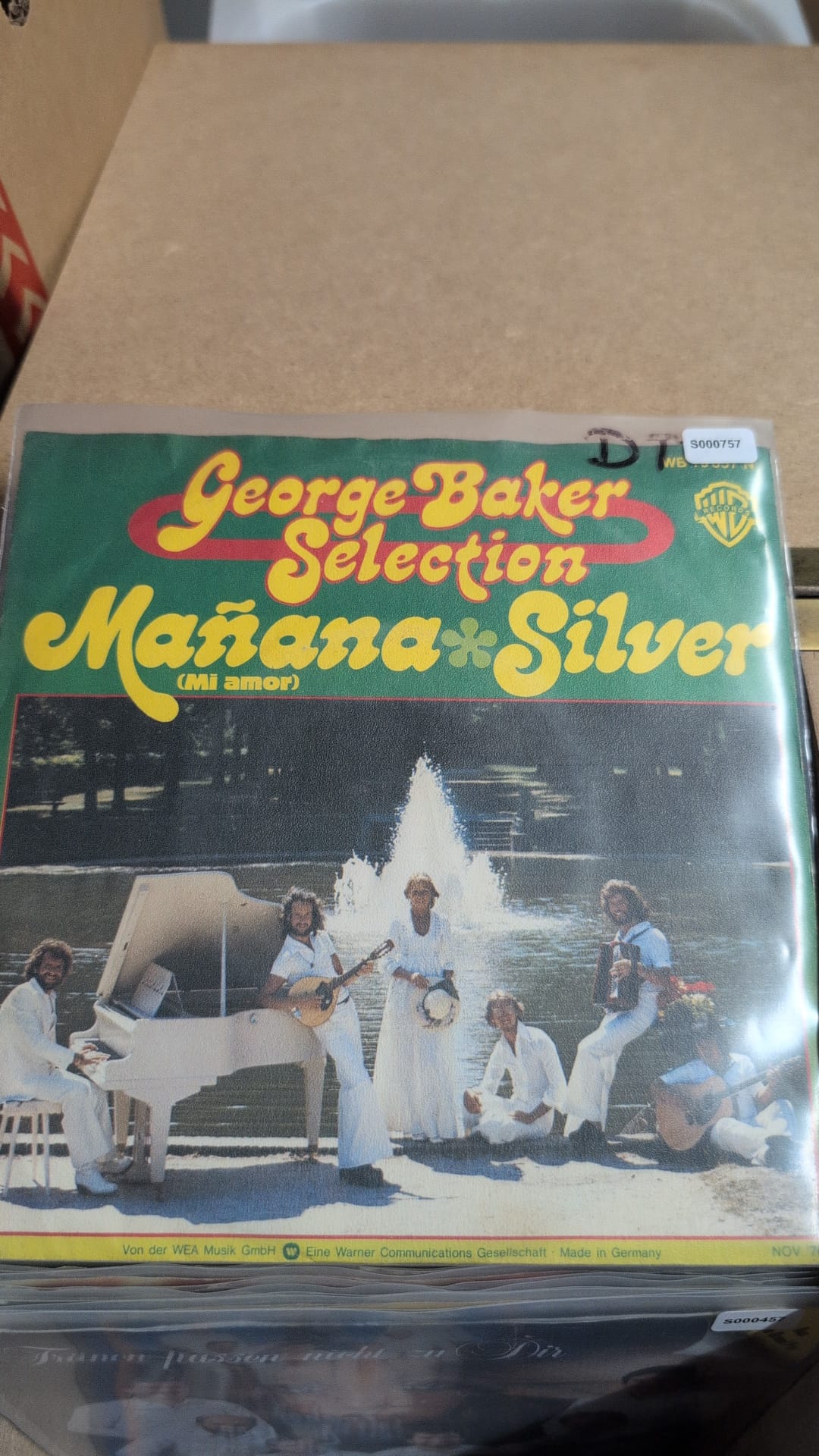 S000757 - George Baker Selection - Manana / Silver